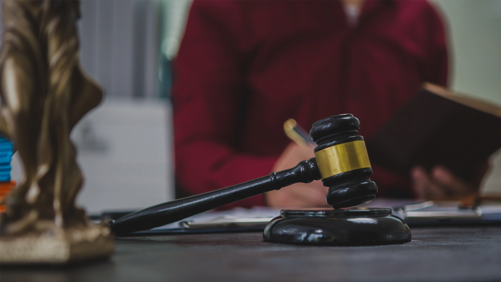 male-paralegal-gavel-a-saini-legal-services